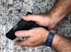 How to properly grip a pistol